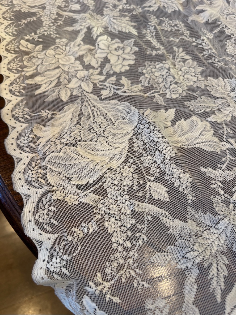 Elegant Vintage White Floral Lace Table Runner - Picture 2 of 6